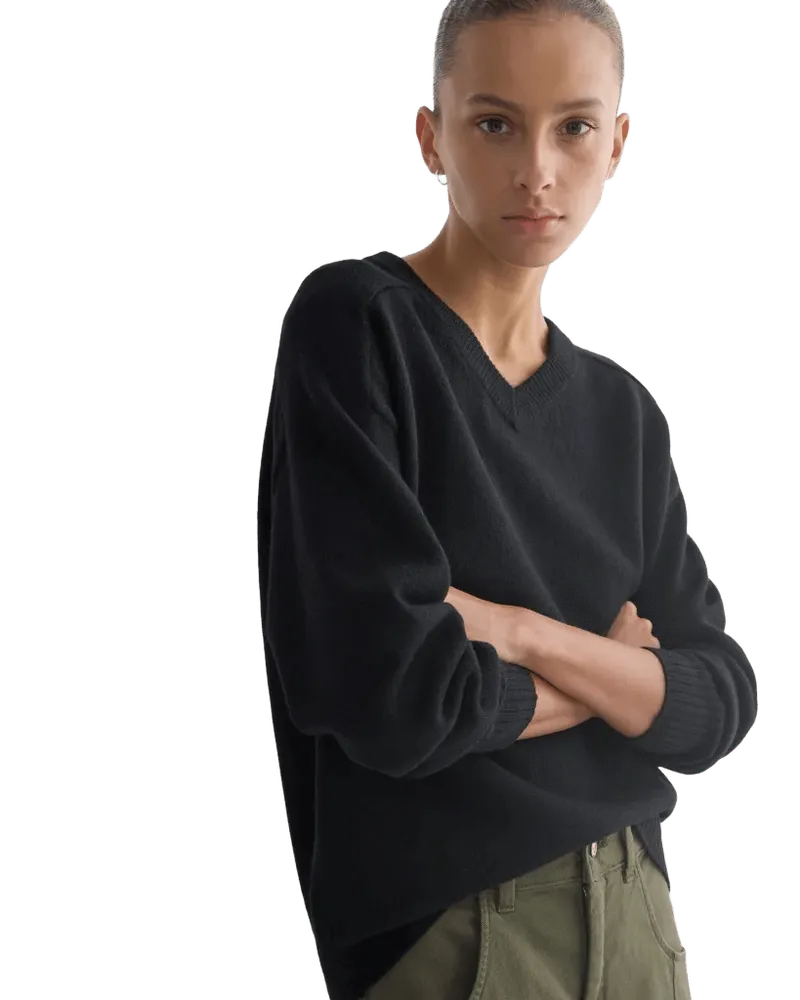 Cashmere High V Boyfriend Sweater | Black