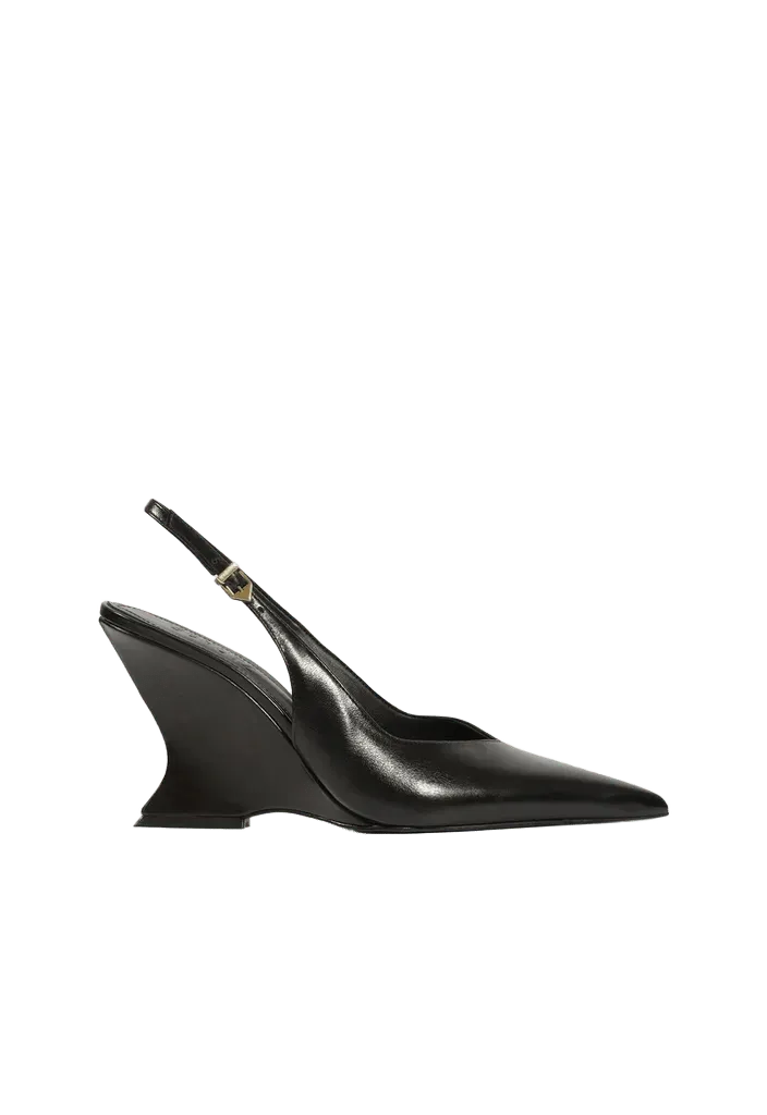 Siena Buckle Leather Pump