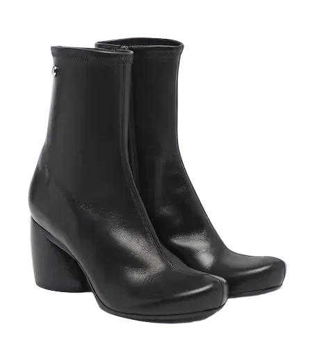Oval leather ankle boots