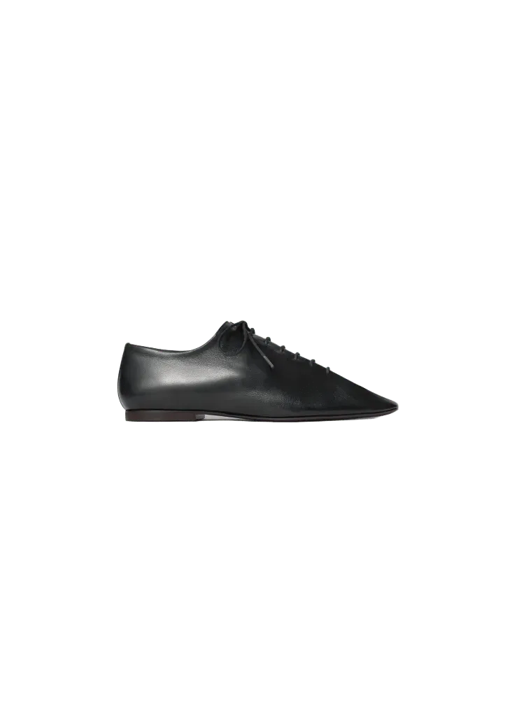 SOURIS FLAT CLASSIC DERBIES IN SHINY NAPPA LAMB LEATHER