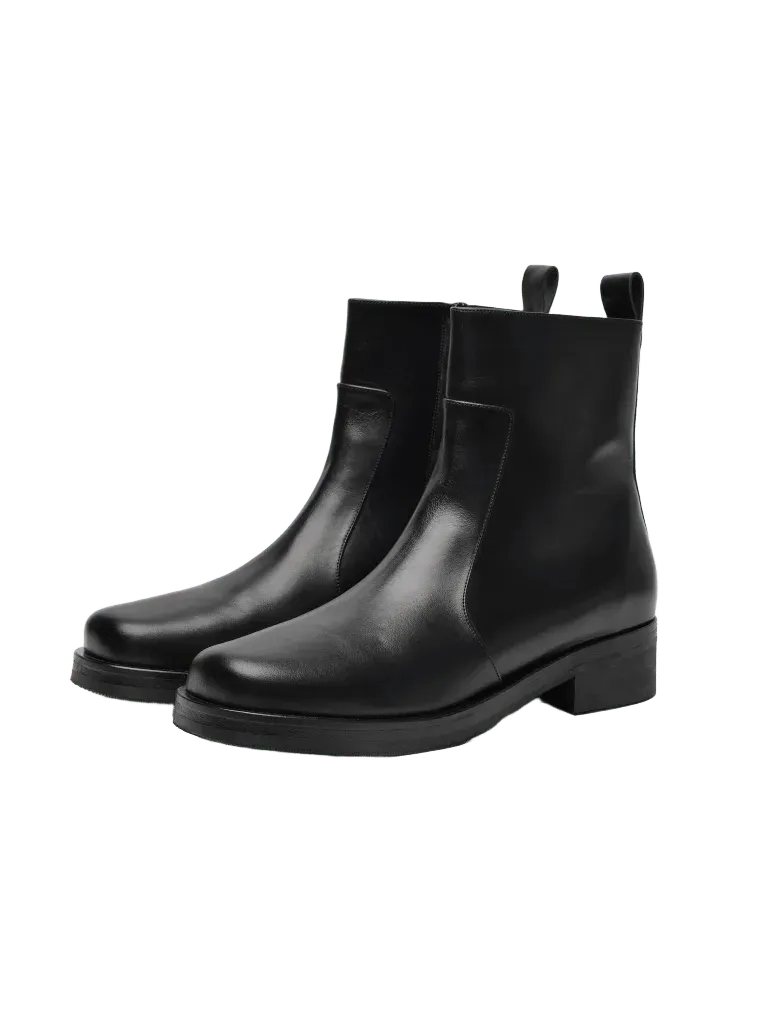 Women's Square Boot in Black