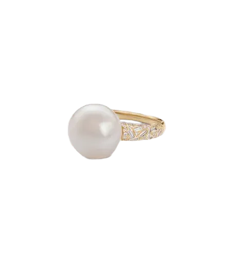 18kt gold ring with pearl and diamonds