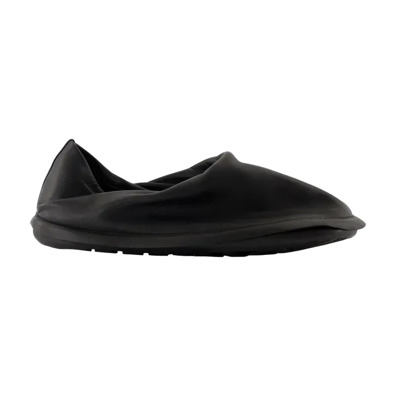Camper Sneaker — Black