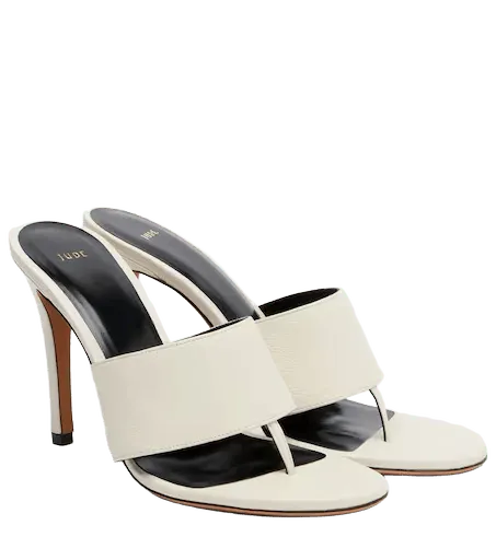 Snug leather thong sandals